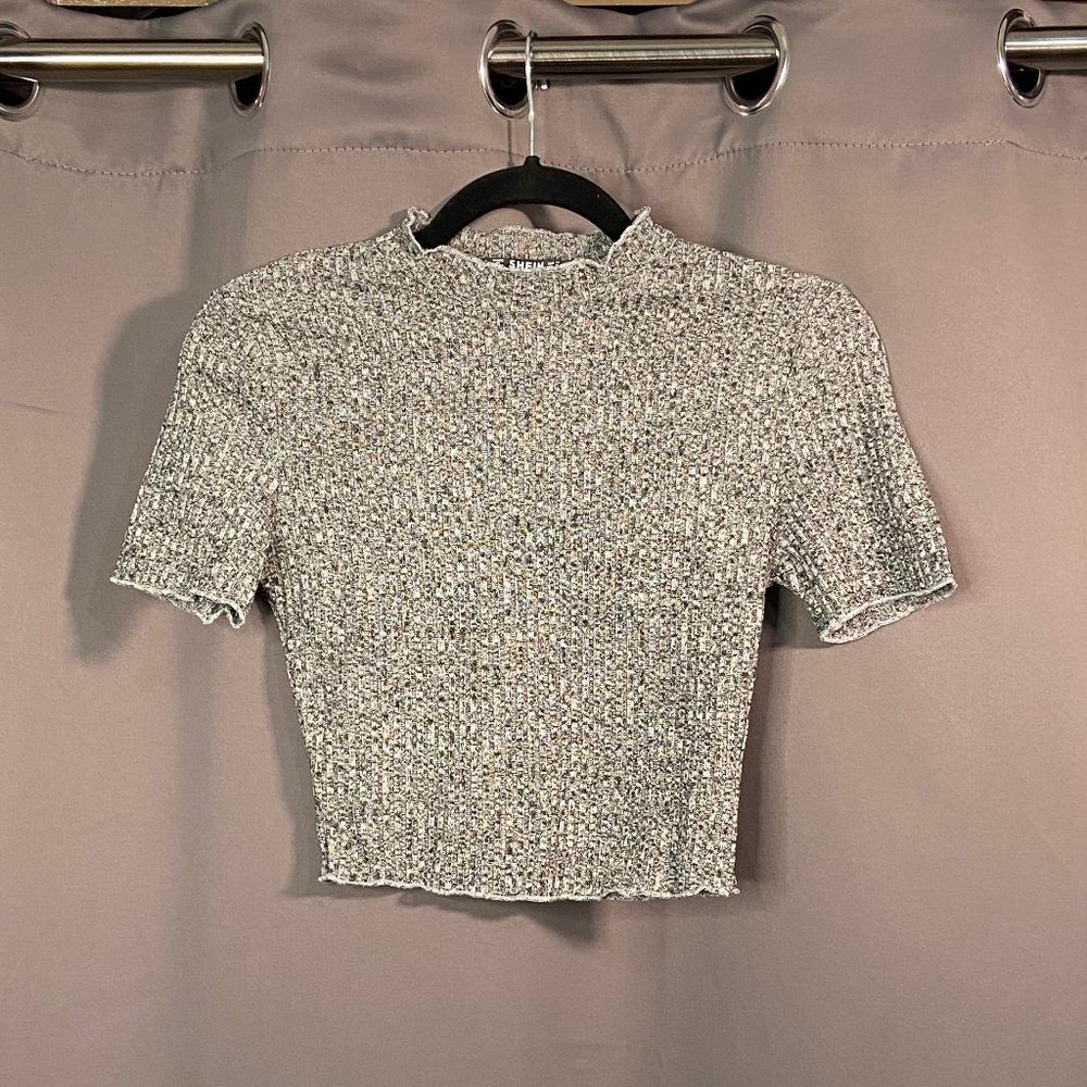 Short sleeved crop top